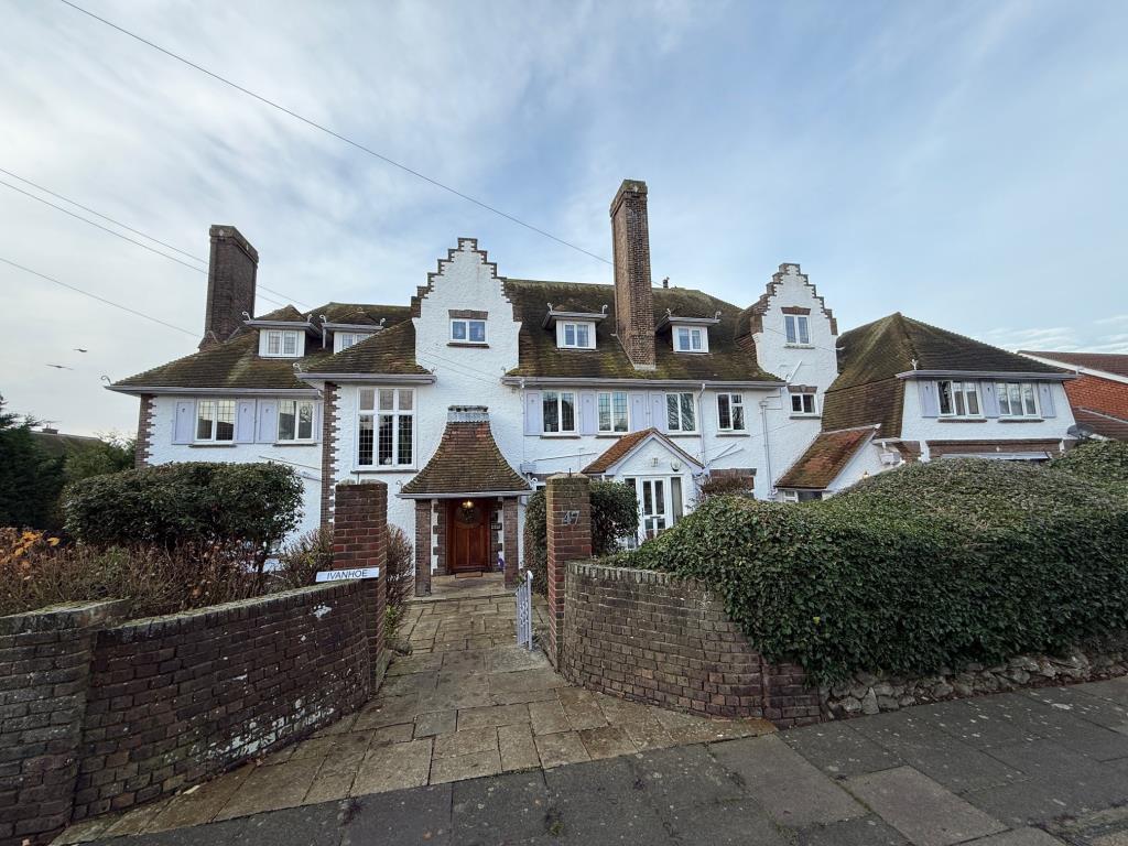 Lot: 59 - NEWLY REFURBISHED TWO-BEDROOM FLAT IN COASTAL LOCATION - Front shot showing building from footpath